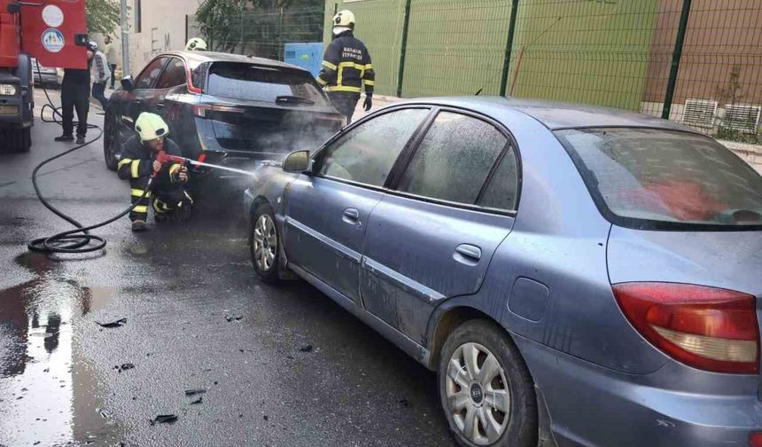 Park Halindeki Otomobilde Yangın Çıktı