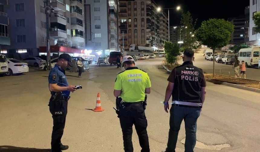 Besni’de Asayiş Uygulaması: 2 Araç Trafikten Men Edildi