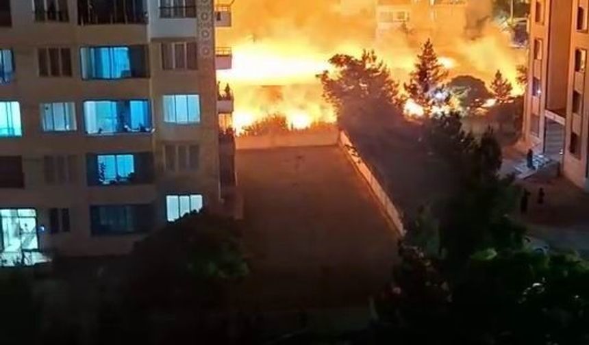 Diyarbakır'da Apartmanların Yanında Korkutan Yangın