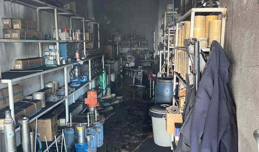 Diyarbakır'da Yangın İş Yerini Kullanılamaz Hale Getirdi