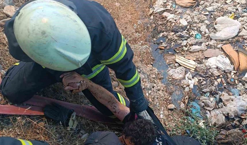 Kahta'da Yangına Müdahale Eden İtfaiye Eri Bataklığa Saplandı
