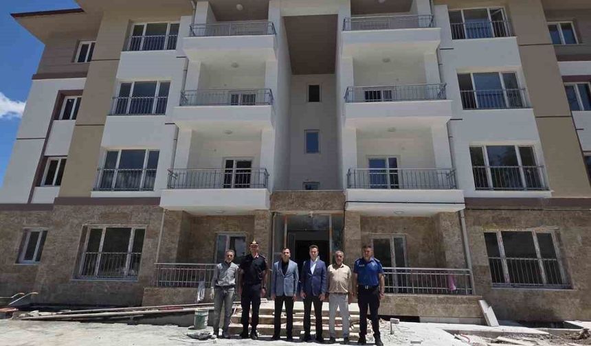 Kaymakam Algın ve Başsavcı Duran, adliye lojmanlarında incelemelerde bulundu