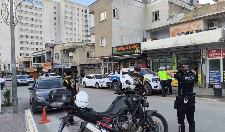 Kurtalan'da trafik denetimi: 20 motosiklet yediemine çekildi, 60 araca ceza kesildi