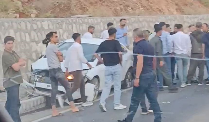 Siirt'te Düğün Konvoyunda Kaza, 2 Kişi Yaralandı