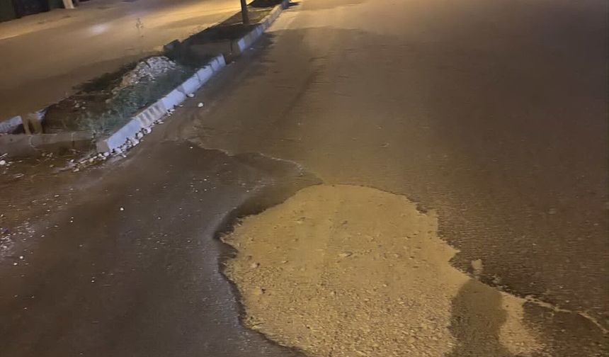Yolun ortasındaki çukur kazaya davetiye çıkarıyor