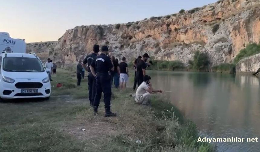 Göksu Çayı'na Giren 4 Gençten Biri Kayboldu
