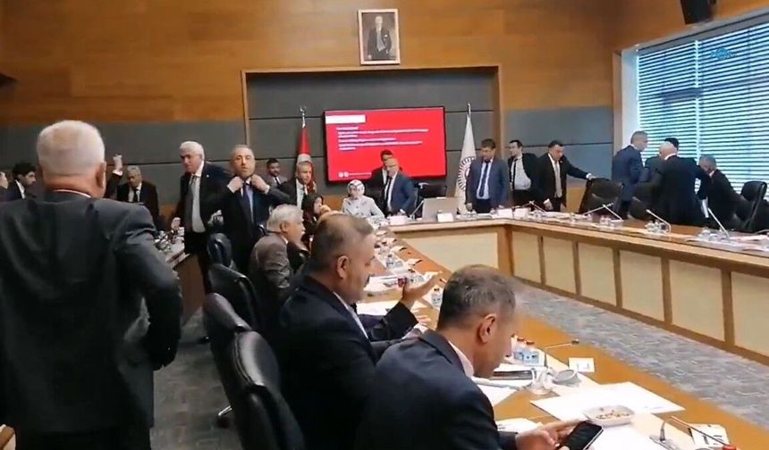 CHP, DEM Parti, İYİ Parti Ve Yeni Yol Grubu Komisyondan Ayrıldı