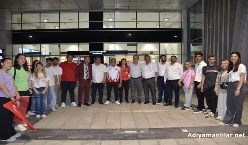 Dünya Şampiyonu Berfin Polat’a Coşkulu Karşılama