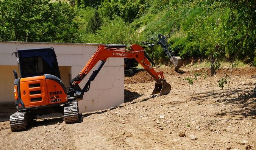 Kahta'da Ebu Sadık Türbesi'nde onarım ve peyzaj çalışması