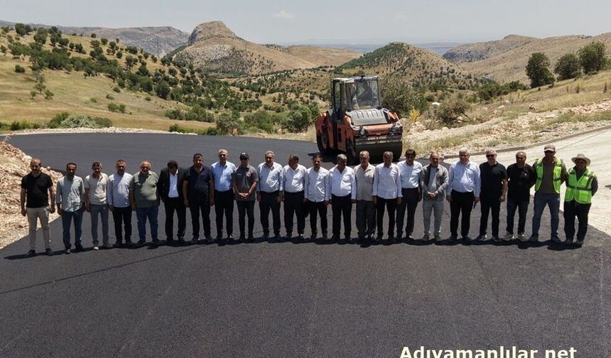 Kahta'da Dumlu-Alidam Yolunda Asfalt Çalışması Devam Ediyor