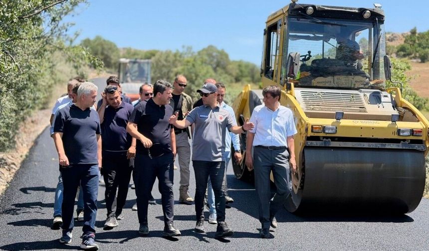 Kahta Dumlu-Alidam Köy Yolu'nda asfalt çalışmaları sürüyor