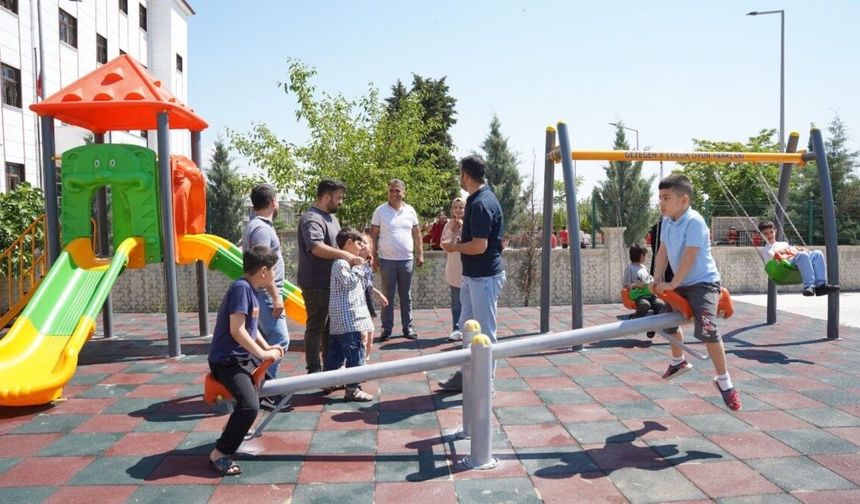 Kahta Özel Eğitim Uygulama Okulu'na oyun parkı kuruldu - Videolu Haber