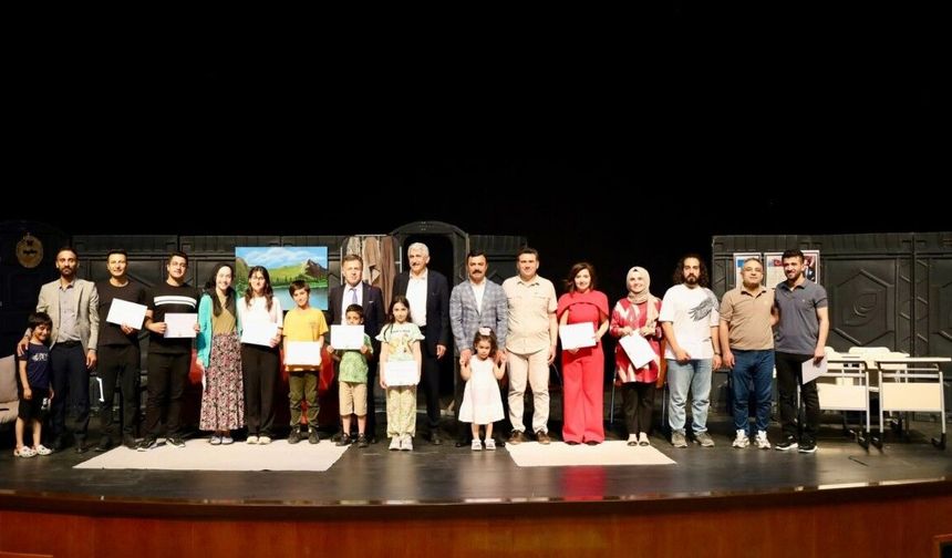 Kahta'da Aile İçi İletişimi Konu Alan Tiyatroya Yoğun İlgi