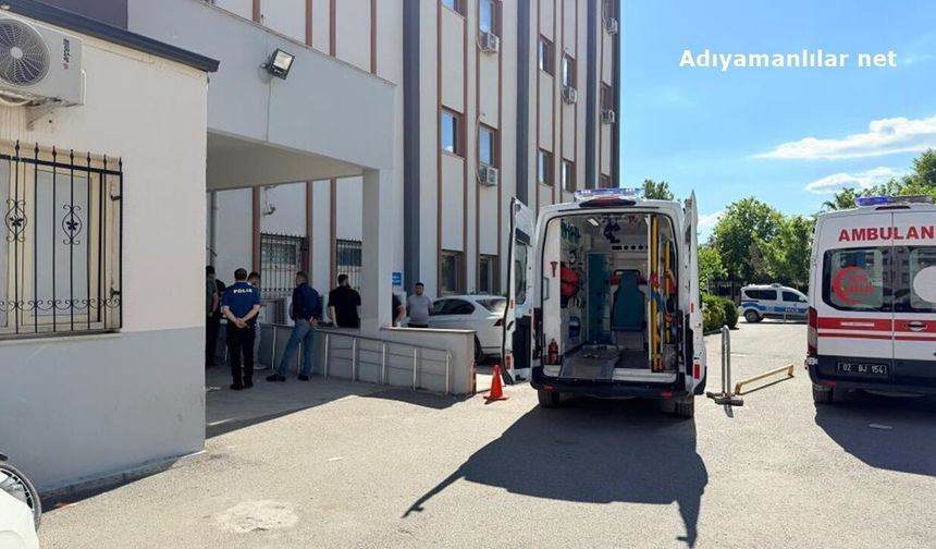Adıyaman'da Motosiklet Şarampole Yuvarlandı: 2 Yaralı Var