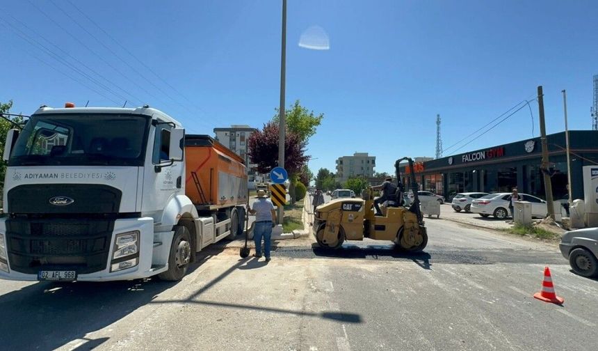 Adıyaman Karapınar Caddesi'nde asfalt onarım çalışmaları devam ediyor