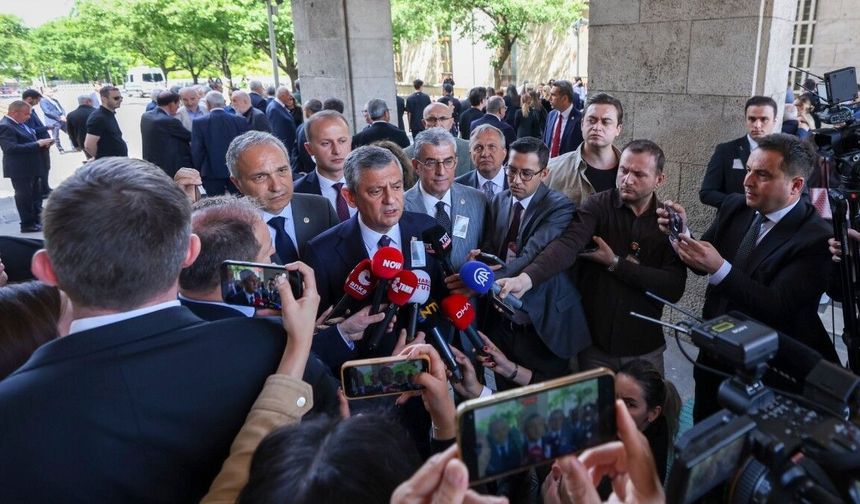 Özgür Özel'den sandık çağrısı: 'Partimize sahip çıkacağız'