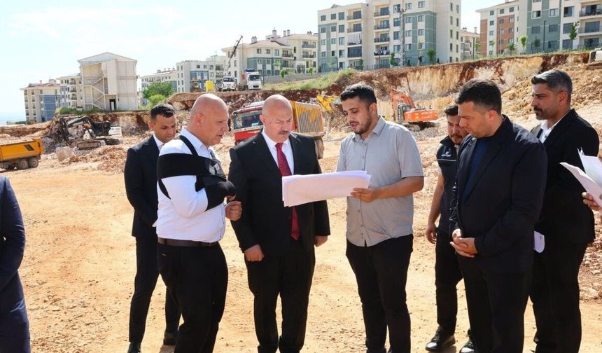 Vali Küçük, İndere'de yapımı süren kütüphane projesini inceledi