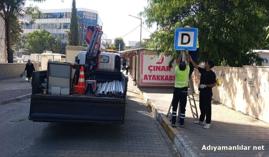 Adıyaman'da Trafik Güvenliği İçin Levhalar Yenileniyor