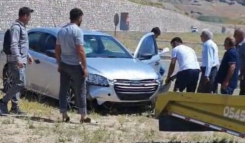 Motosiklete çarpmamak için manevra yapınca kaza yaptı: 1 yaralı