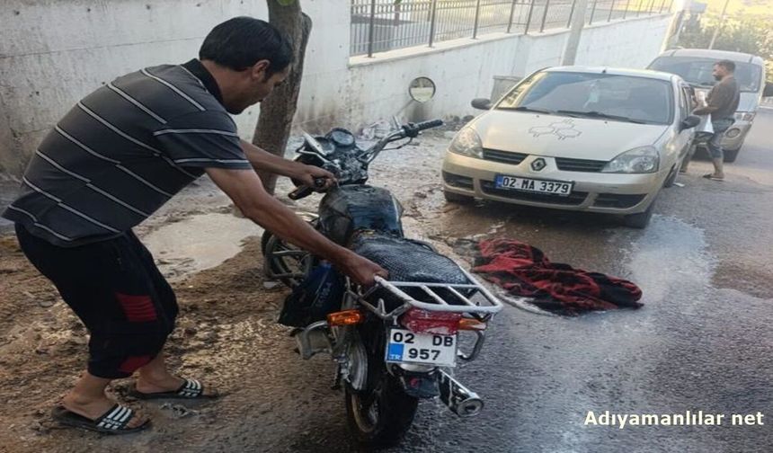Besni'de Park Halindeki Motosiklet Yandı