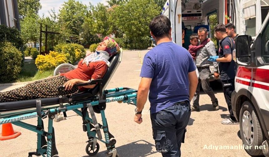 Kahta'da Takla Atan Araçta 2 Çocuk Dahil 4 Yaralı