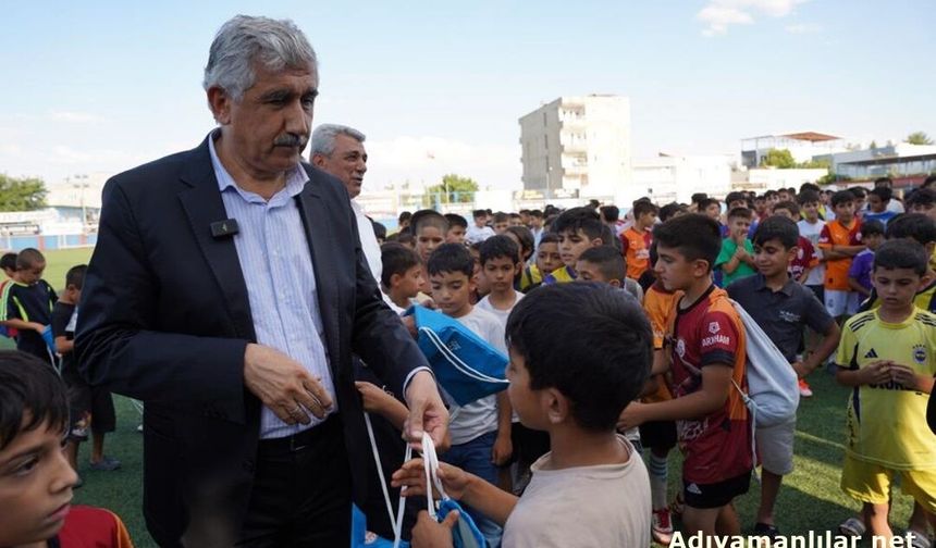 Kahta'da Yaz Spor Okulu Öğrencilerine Forma Desteği