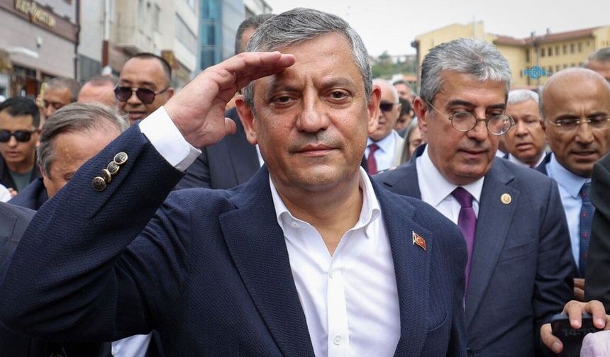 Özgür Özel YENİ Parti Genel Başkanı Seçildi