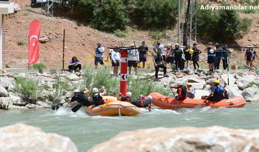 Rafting Türkiye Şampiyonası Çatak'ta Tamamlandı