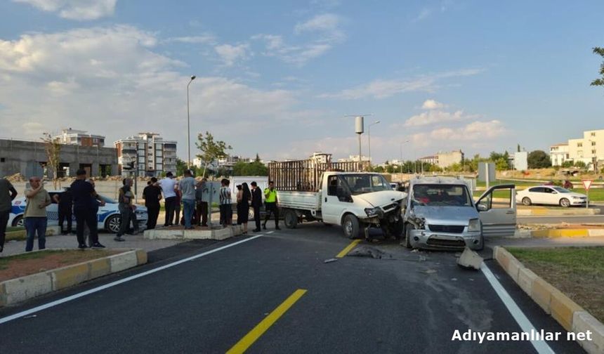 Adıyaman'da İki Araç Çarpıştı, 1 Kişi Yaralandı