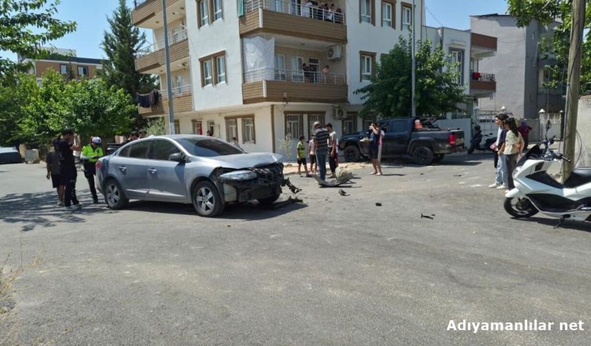 Adıyaman'da Pikap İle Otomobil Çarpıştı 1 Yaralı