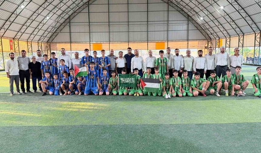 450 Öğrencinin ter döktüğü Kahta'daki turnuvada Kupa Çağrı Camii'nin