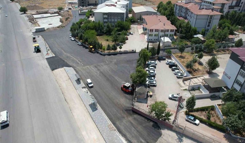 Adıyaman'da okul bölgesinde asfalt çalışmaları tamamlandı