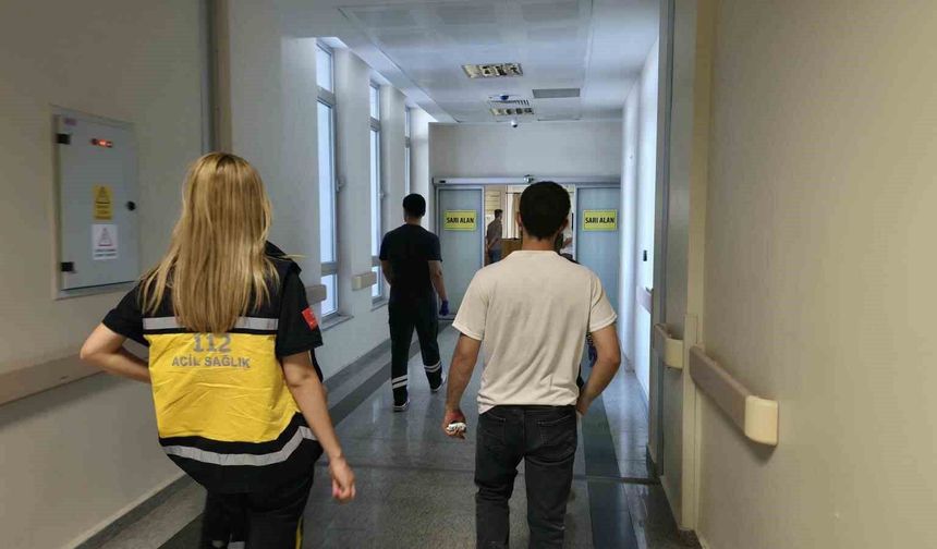 Başına fayans düşen işçi yaralandı