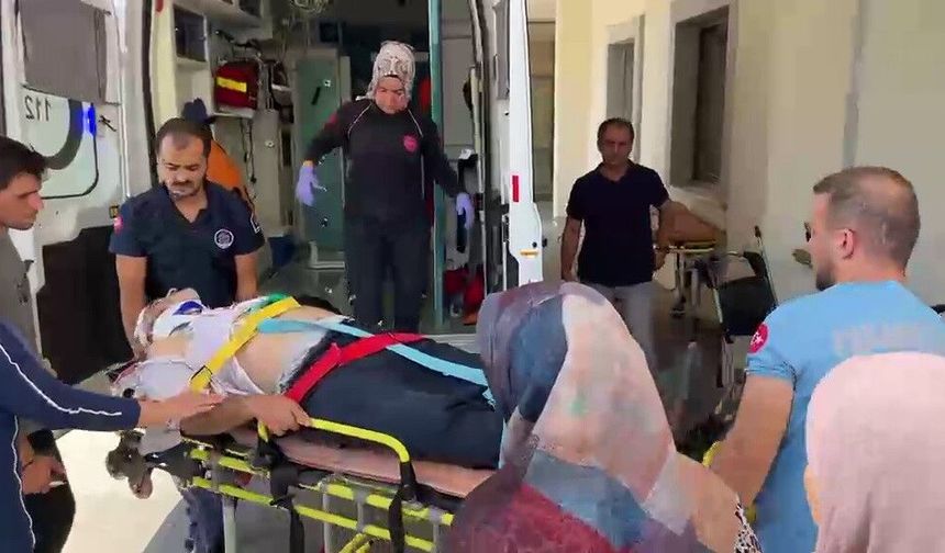 Besni’de İki Otomobil Çarpıştı: 1’i Çocuk 4 Yaralı