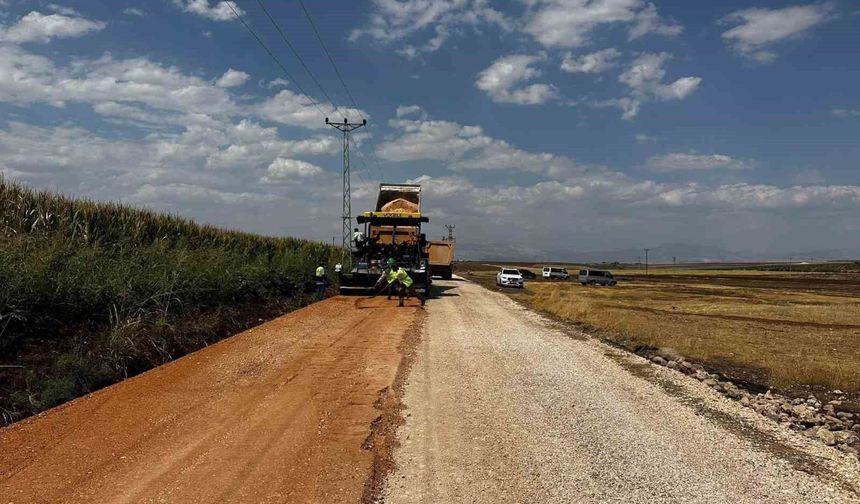 Kaymakam Aslan, asfalt çalışmasını inceledi