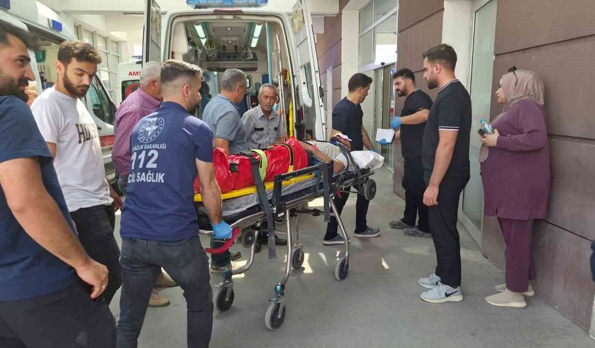 Motosiklet ile otomobil çarpıştı: 1 ağır yaralı