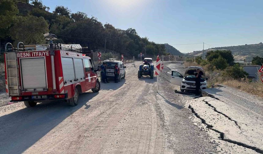 Heyelan Nedeniyle Bozulan Yolda Otomobil Kaza Yaptı