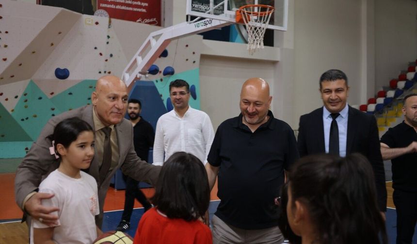 AK Parti Milletvekili Kurt: Gençliğe ve spora desteğimiz sürecek