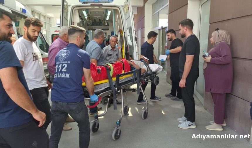 Çelikhan'da Motosiklet Ve Otomobil Çarpıştı 1 Ağır Yaralı
