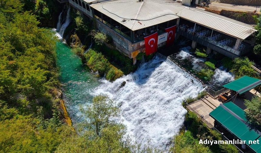 Elazığ'daki Çırçır Şelalesi Turkuaz Rengiyle Büyülüyor