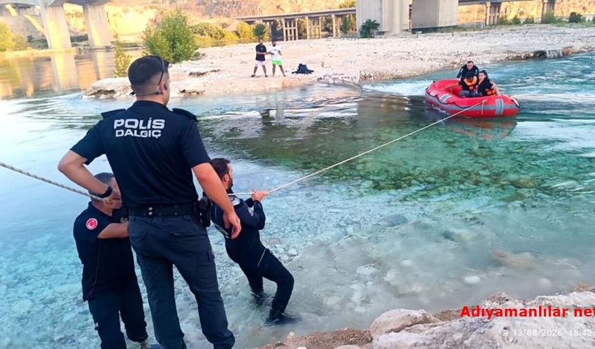 Fırat'ta Köprü Altında Mahsur Kalan 6 Kişi Kurtarıldı