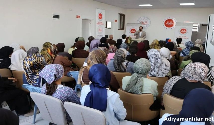 Adıyaman'da Gençler Müftü Şavlı'ya Sorularını Yöneltti