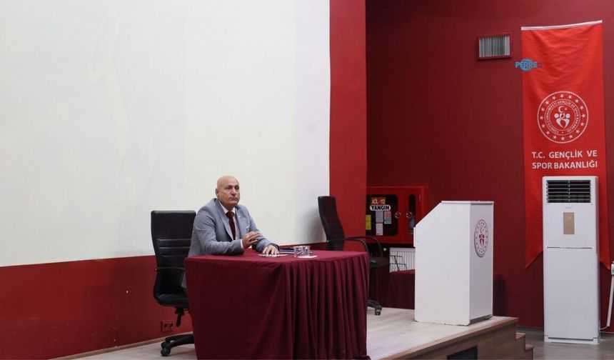 İl Müdürü Elüstü, Adıyaman Kız Yurdu personelleriyle yeni dönemi değerlendirdi