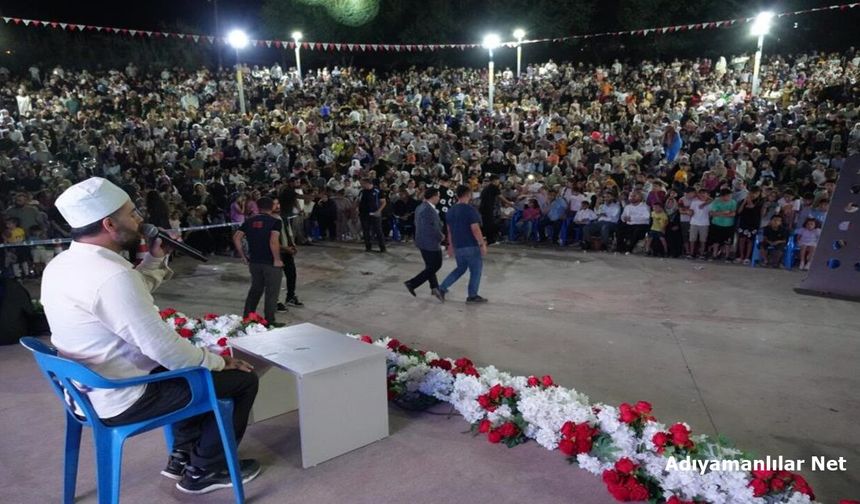 Kâhta’da İlahilere Binlerce Kişi Hep Birlikte Eşlik Etti