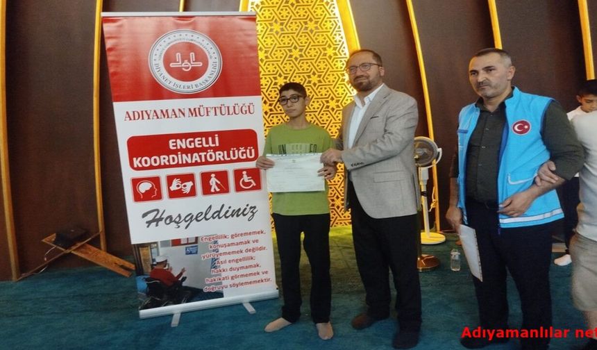 Özel Öğrenciler Kur'an-ı Kerim Öğrenerek Belgelerini Aldı
