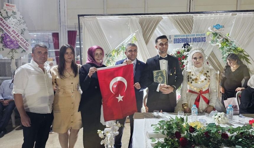 Tayyip ve Emine Arıcak çifti dünya evine girdi: Adıyaman protokolü düğünde buluştu