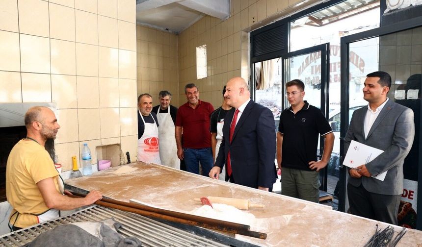 Vali Abdullah Küçük Sıratut Mahallesi esnaflarıyla buluştu
