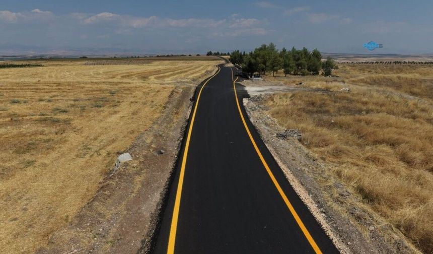 Adıyaman'ın Samsat ilçesi Kırmacık köyünde sıcak asfalt çalışmaları tamamlandı