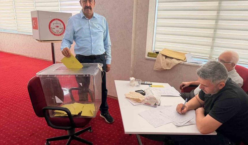 Adıyaman Veteriner Hekimleri Odasında Orhan Öztürk Güven tazeledi