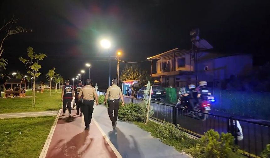 Adıyaman'da asayiş uygulamasında 2 aranan şahıs yakalandı
